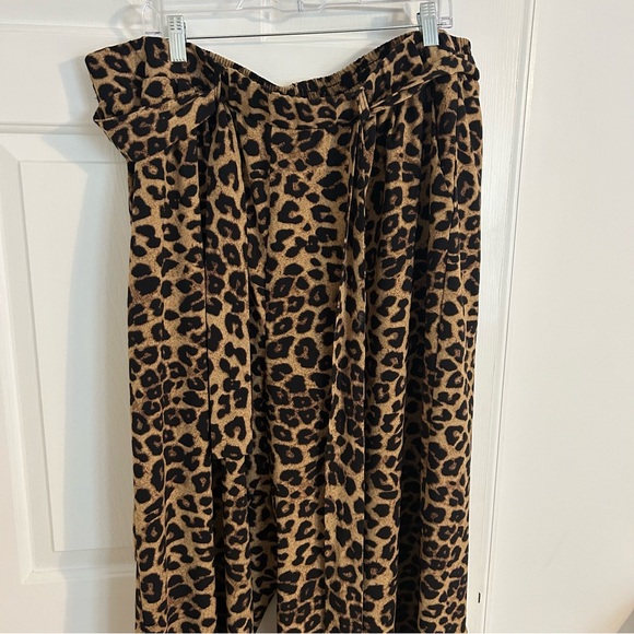 Torrid Leopard Crepe Self Tie Wide Leg Pant Stretchy Size 3 - Picture 5 of 10